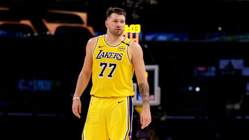 Pese a una muy buena versión anotadora de Luka Doncic, los Lakers perdieron ante los Bulls