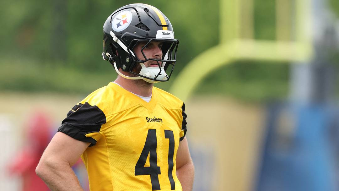Jun 9, 2026; Pittsburgh, PA, USA;  Pittsburgh Steelers linebacker Payton Wilson (41) participates in drills during Minicamp at UPMC Rooney Sports Complex. Mandatory Credit: Charles LeClaire-Imagn Images