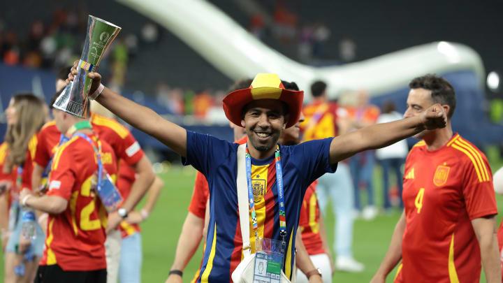 Mounir Nasraoui, padre de Lamine Yamal, celebrando el triunfo de su hijo en la Eurocopa 2024 con España 