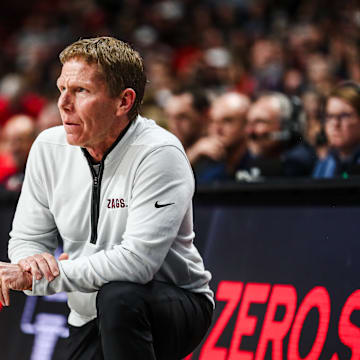 Gonzaga Bulldogs head coach Mark Few and his staff will host the No. 1-ranked player in the 2026 class, Tyran Stokes Jr., on an official visit. 