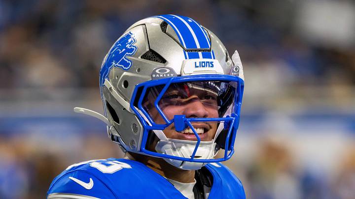 Detroit Lions running back Sione Vaki (33) warms up