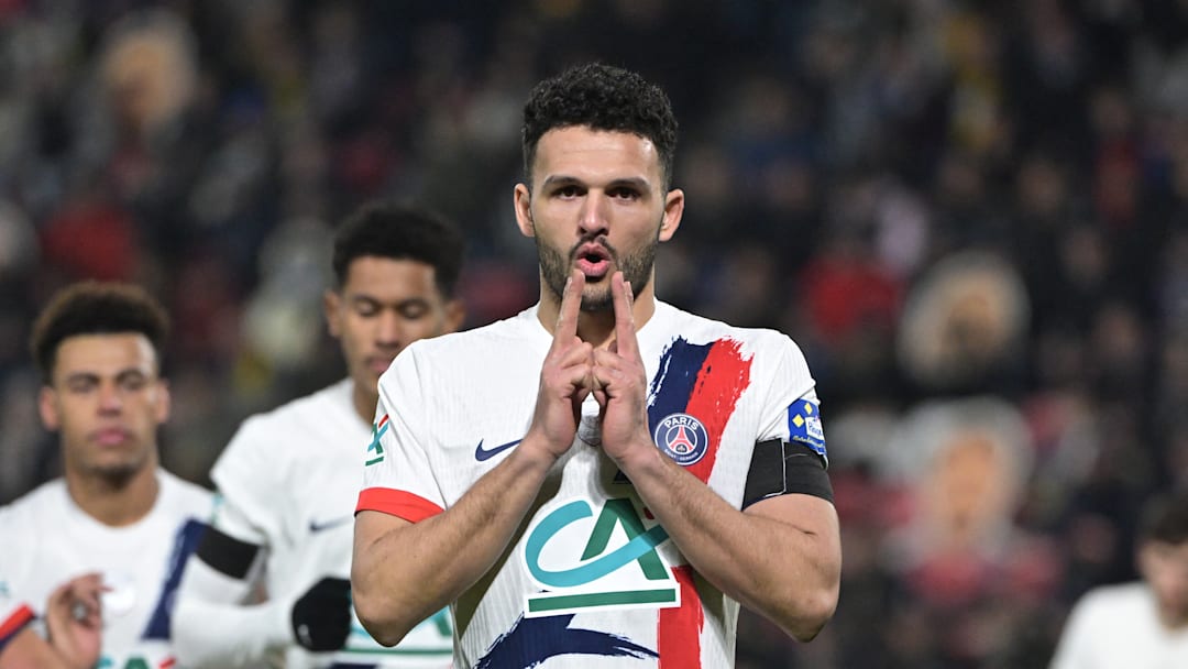 TOPSHOT-FBL-FRA-CUP-STADE BRIOCHIN-PSG