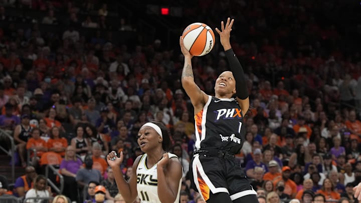 May 21, 2023; Phoenix, Arizona, USA; Phoenix Mercury guard Diamond DeShields (1) drives past Chicago Sky guard Dana Evans (11) in the first half at Footprint Center. Mandatory Credit: Rick Scuteri-Imagn Images May 21, 2023; Phoenix, Arizona, USA; Phoenix Mercury guard Diamond DeShields (1) drives past Chicago Sky guard Dana Evans (11) in the first half at Footprint Center. Mandatory Credit: Rick Scuteri-Imagn Images