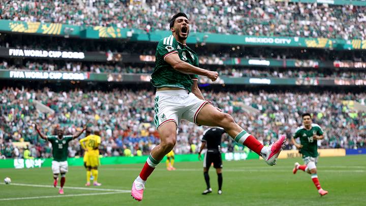 Raul Jimenez bejubelte seinen Treffer gegen Südafrika emotional Raul Jimenez bejubelte seinen Treffer gegen Südafrika emotional