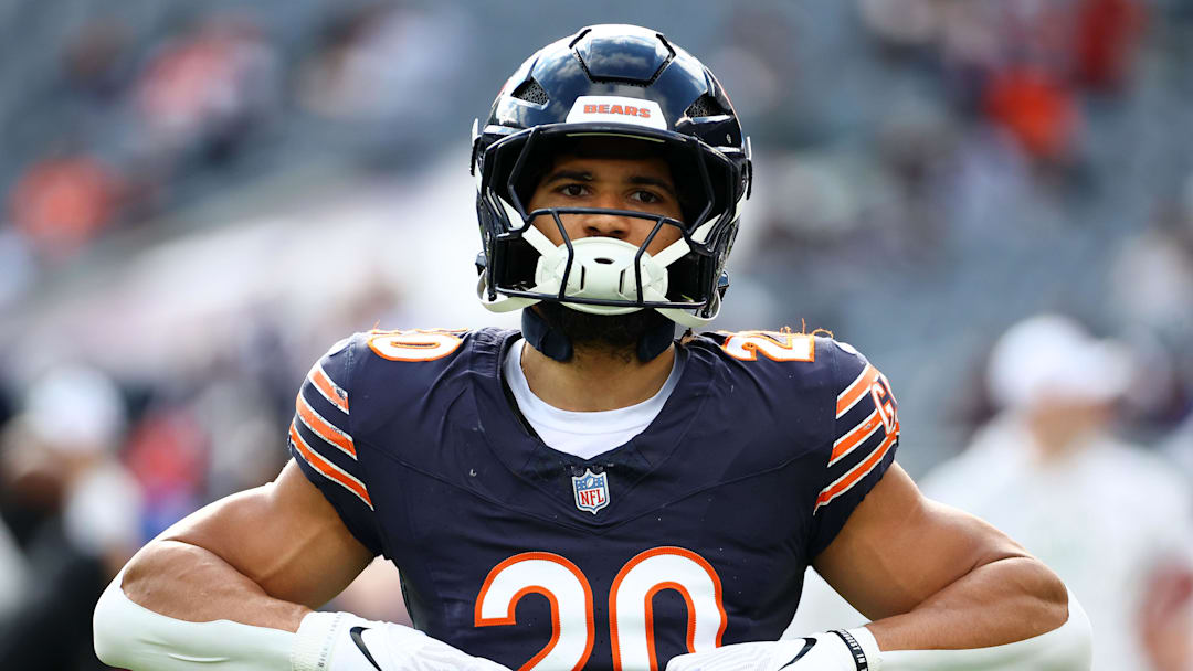 Nov 10, 2024; Chicago, Illinois, USA; Chicago Bears running back Travis Homer (20) practices before the game against the New England Patriots at Soldier Field. Mandatory Credit: Mike Dinovo-Imagn Images