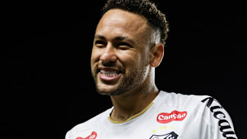 Neymar volta a ser opção e deve começar jogando em Santos x Atlético-MG 