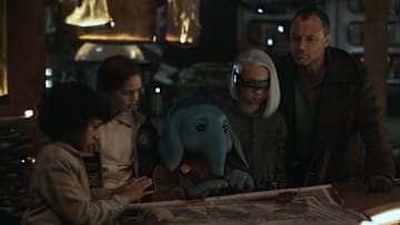 (L-R) Wim (Ravi-Cabot Conyers), Fern (Ryan Kiera Armstrong), Neel (Robert Timothy Smith), KB (Kyriana Kratter), and Jod (Jude Law)in Lucasfilm’s STAR WARS: SKELETON CREW, exclusively on Disney+. Photo by Matt Kennedy. ©2024 Lucasfilm Ltd. & TM. All Rights Reserved.