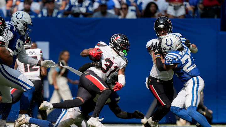 Houston Texans running back Dameon Pierce (31) rushes the ball Sunday, Sept. 8, 2024, during a game against the Indianapolis Colts at Lucas Oil Stadium in Indianapolis.