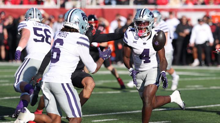 Nov 22, 2025; Salt Lake City, Utah, USA; Kansas State Wildcats running back Joe Jackson (4) pitches the ball to wide receiver Sterling Lockett (6) during the first quarter of the game against the Utah Utes at Rice-Eccles Stadium. 
