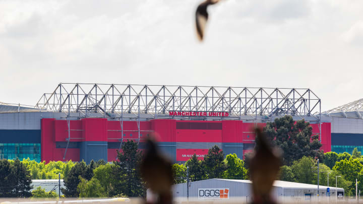 Manchester United memutuskan untuk membangun stadion baru sebagai pengganti Old Trafford