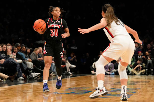 Louisville Cardinals guard Jayda Curry