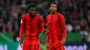Bleibt er doch beim FC Bayern? Alphonso Davies (links) könnte seinen Vertrag verlängern