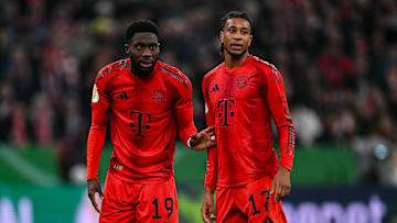 Bleibt er doch beim FC Bayern? Alphonso Davies (links) könnte seinen Vertrag verlängern
