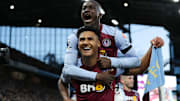 Moussa Diaby et Ollie Watkins
