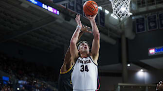 Gonzaga Bulldogs forward Braden Huff (34).