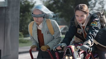 (L-R) KB (Kyriana Kratter) and Fern (Ryan Kiera Armstrong) in Lucasfilm’s STAR WARS: SKELETON CREW, exclusively on Disney+. Photo by Matt Kennedy.©2024 Lucasfilm Ltd. & TM. All Rights Reserved.