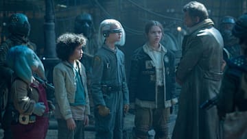 Neel (Robert Timothy Smith), Wim (Ravi Cabot- Conyers), KB (Kyriana Kratter), Fern (Ryan Kiera-Armstrong), and General Strix (Matthieu Kassovitz) in Lucasfilm’s STAR WARS: SKELETON CREW, exclusively on Disney+.