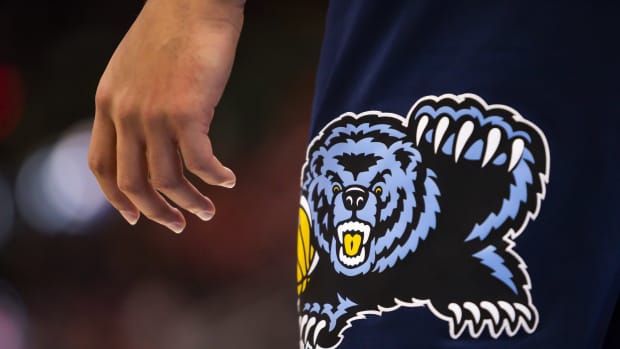 The hand and shorts logo of Memphis Grizzlies forward Kyle Anderson (1). Raj Mehta-USA TODAY Sports