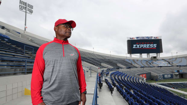 Mike Singletary Houston and NFL legend.