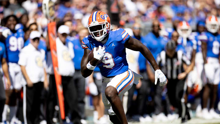 Florida Gators tight end Keon Zipperer (9) makes a catch for a first down during the first half against the Eastern Washington Eagles at Steve Spurrier Field at Ben Hill Griffin Stadium in Gainesville, FL on Sunday, October 2, 2022. [Matt Pendleton/Gainesville Sun]

Ncaa Football Florida Gators Vs Eastern Washington Eagles