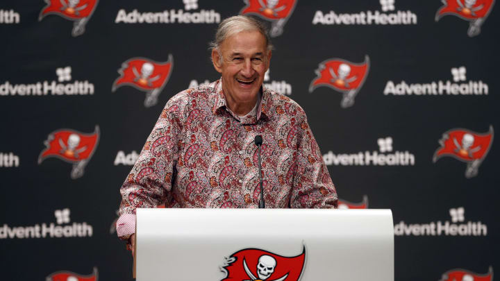 Jul 14, 2021; Tampa, Florida, USA; Tampa Bay Buccaneers former defensive coordinator Monte Kiffin is entered into the Tampa Bay Buccaneers-Ring of Honor at AdventHealth Training Center. Mandatory Credit: Kim Klement-USA TODAY Sports