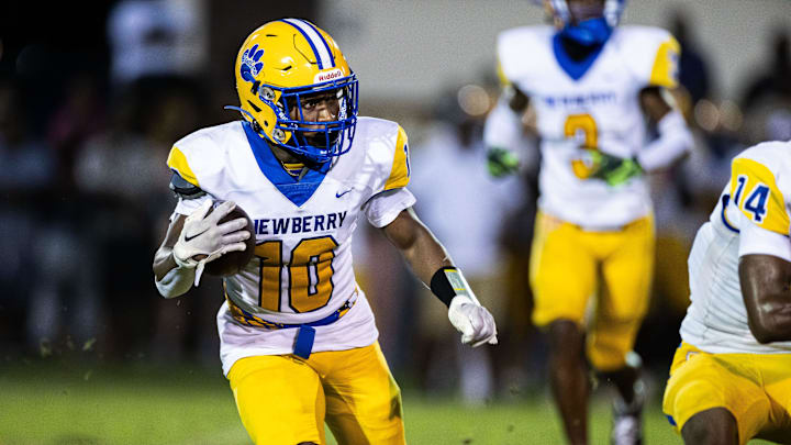 Newberry Panthers running back Jamarcus Wimberly (10) runs with the ball against the Hawthorne Hornets during the first half at Hawthorne High School Football Stadium in Hawthorne, FL on Friday, August 30, 2024. [Matt Pendleton/Gainesville Sun]