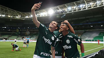 Veiga e Rony estão nesta seleção