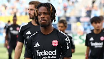 Elye Wahi im Shirt von Eintracht Frankfurt