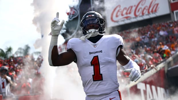 Tampa Bay Buccaneers running back Rachaad White (1) runs out of the tunnel as they are introduced before the game Washington 