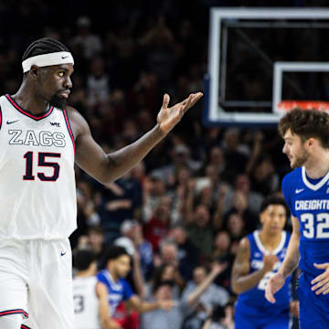 Gonzaga Bulldogs forward Graham Ike (15).