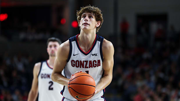 Gonzaga Bulldogs guard Davis Fogle (4). 