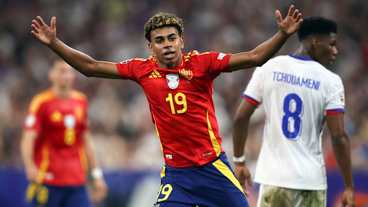 Yamal fechou a temporada 2024/25 com 18 gols e 21 assistências em 55 jogos pelo Barcelona Yamal fechou a temporada 2024/25 com 18 gols e 21 assistências em 55 jogos pelo Barcelona