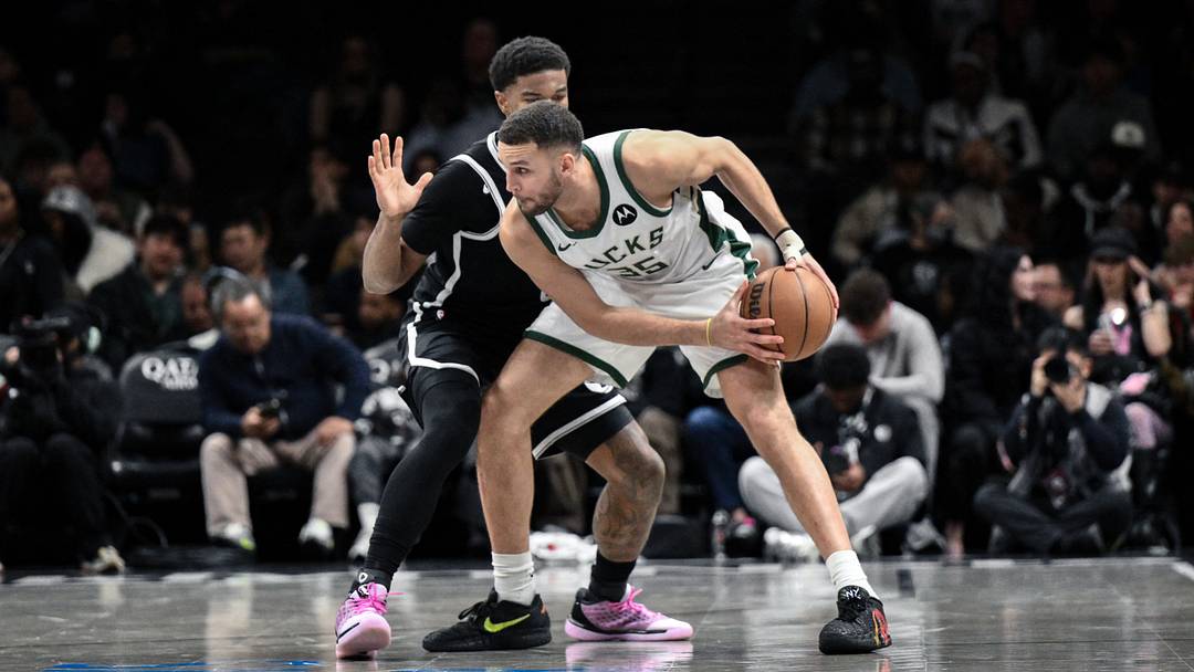 Apr 7, 2026; Brooklyn, New York, USA; Milwaukee Bucks forward Pete Nance (35) sets the play while defended by Brooklyn Nets forward E.J. Liddell (9) during the first half at Barclays Center. Mandatory Credit: John Jones-Imagn Images