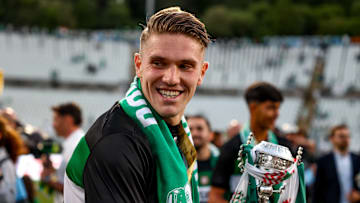 Viktor Gyökeres is on his way to north London after completing his long-awaited move to Arsenal.