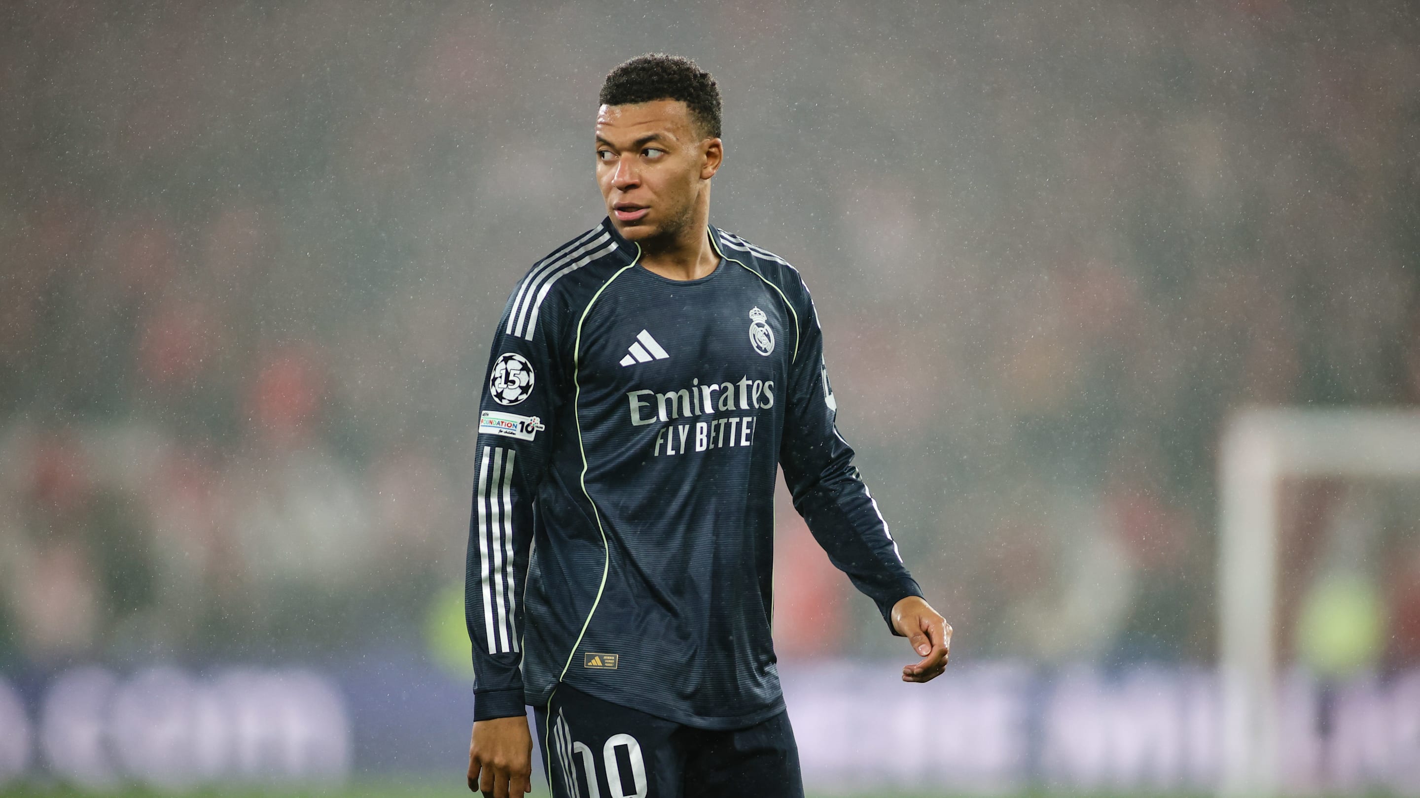 Real Madrid : Kylian Mbappé titulaire, la compo officielle des Merengue contre Valence