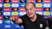 Bielsa dio una polémica conferencia de prensa