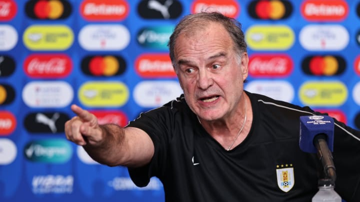 Bielsa dio una polémica conferencia de prensa