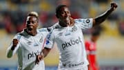 Angulo mudou o jogo na Vila Belmiro