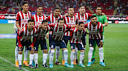 Jugadores de Chivas previo a un partido.