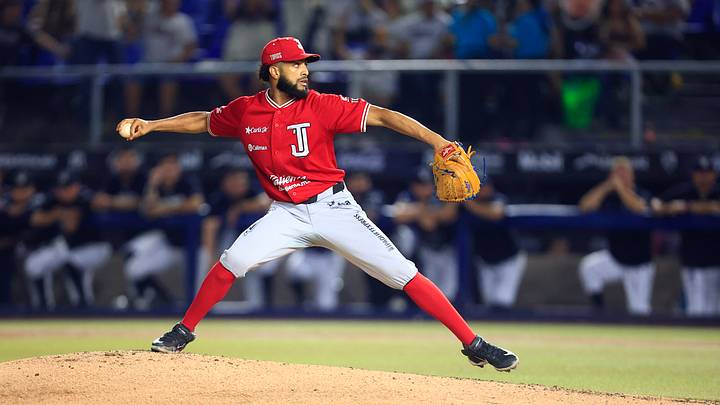 Adonis Medina se acreditó la victoria del decisivo Juego 5 ante los Sultanes de Monterrey Adonis Medina se acreditó la victoria del decisivo Juego 5 ante los Sultanes de Monterrey