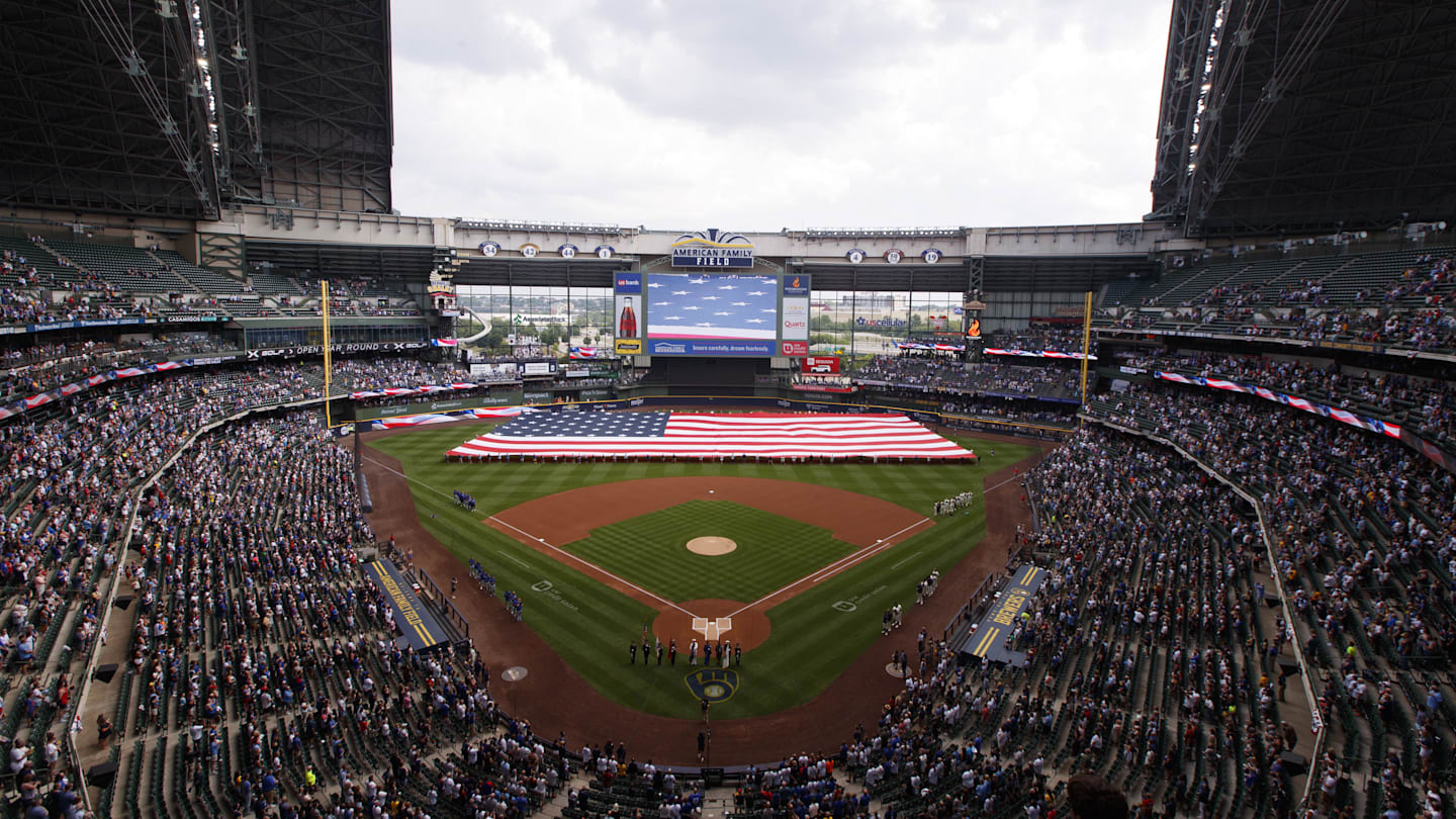 Brewers Young Duo Take Home National League Gold Glove Awards