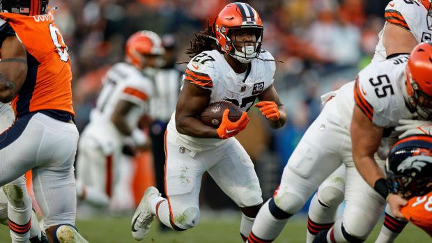 Nov 26, 2023; Cleveland Browns running back Kareem Hunt (27) runs against the Denver Broncos 