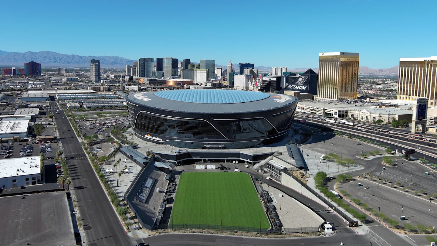 Las Vegas Raiders Hold Open Practice, Mock Game at Training Camp