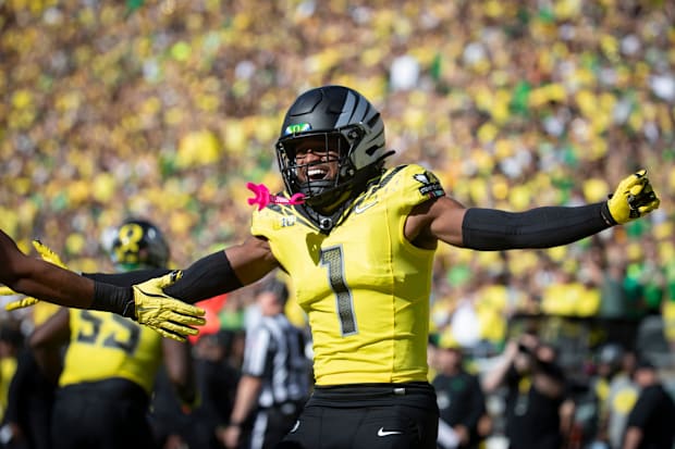 Oregon wide receiver Traeshon Holden celebrates a touchdown against the No. 21 Illinois Fighting Illini. 