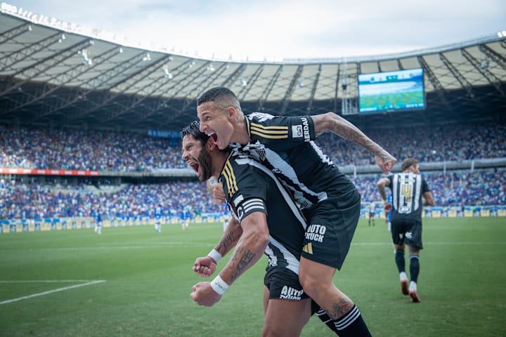 Hulk Arana comemoraçao Atletico x Cruzeiro