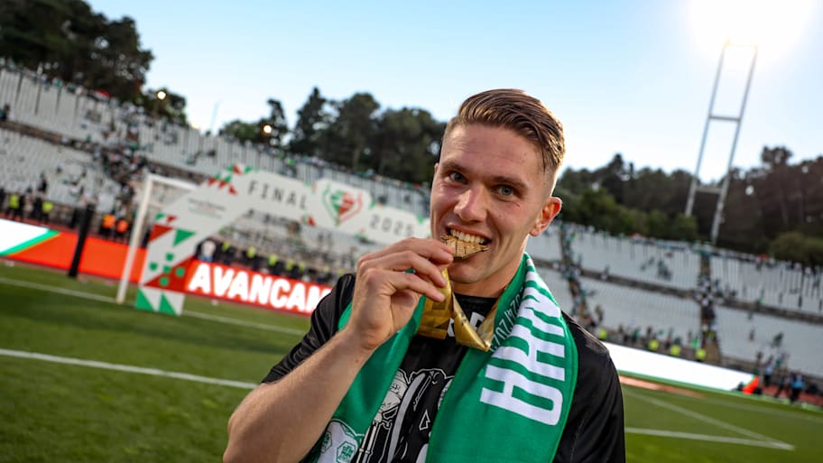 Viktor Gyökeres celebrating Sporting CP’s double.