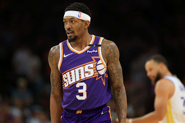 The Phoenix goalkeeper Suns Bradley Beal (3) 