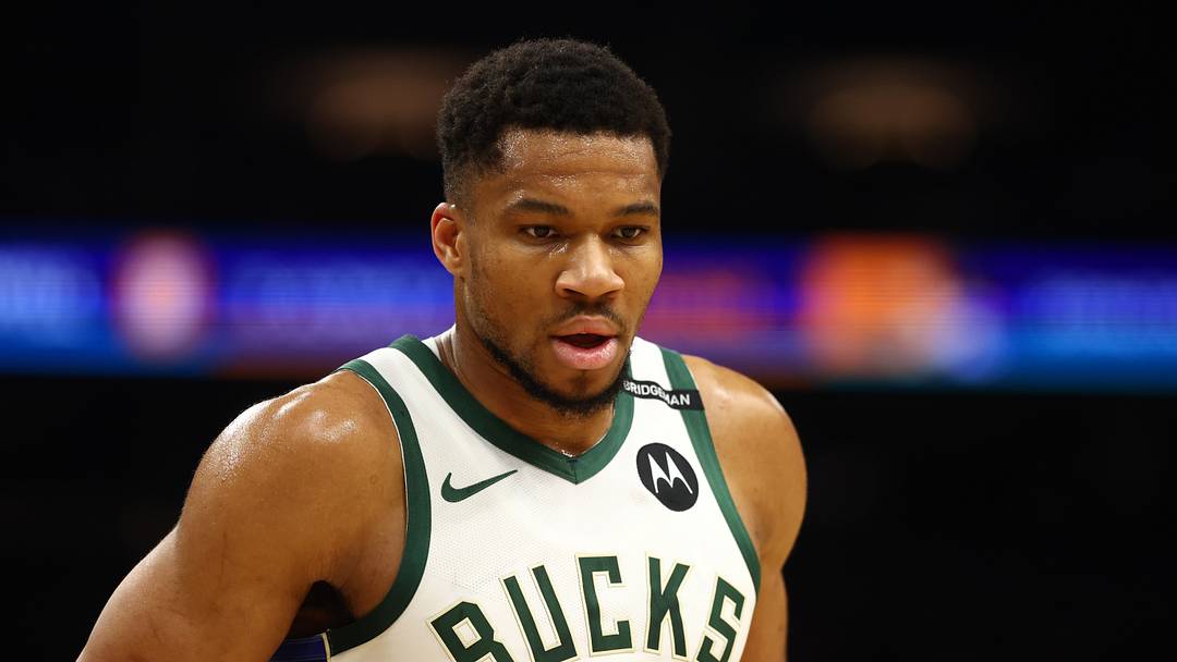 Mar 24, 2025; Phoenix, Arizona, USA; Milwaukee Bucks forward Giannis Antetokounmpo (34) against the Phoenix Suns at Footprint Center. Mandatory Credit: Mark J. Rebilas-Imagn Images Mar 24, 2025; Phoenix, Arizona, USA; Milwaukee Bucks forward Giannis Antetokounmpo (34) against the Phoenix Suns at Footprint Center. Mandatory Credit: Mark J. Rebilas-Imagn Images