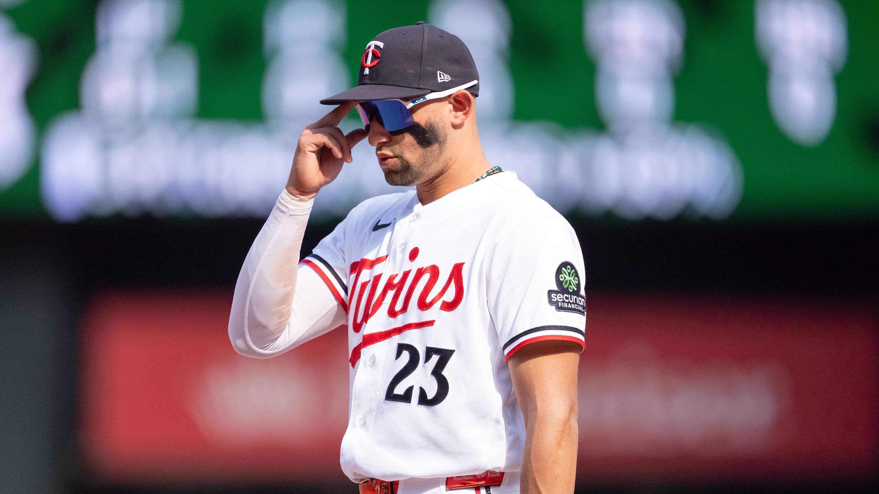 Twins’ Royce Lewis replacement might be a Phillies free agent who comes with baggage