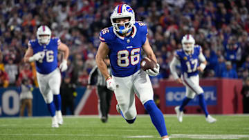 Nov 2, 2025; Orchard Park, New York, USA; Buffalo Bills tight end Dalton Kincaid (86) runs with the ball in the second quarter against the Kansas City Chiefs at Highmark Stadium. Mandatory Credit: Gregory Fisher-Imagn Images
